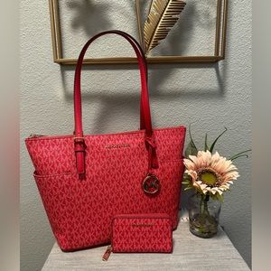 New w Tag MK Jet Set Signature Logo East West Top Zip Semi Lux Small Tote Bag